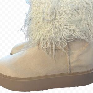 PrettyLittleThing Cream Faux Suede Faux Fur Trim Chunky Sole Ankle Boot Sz 8 NWT